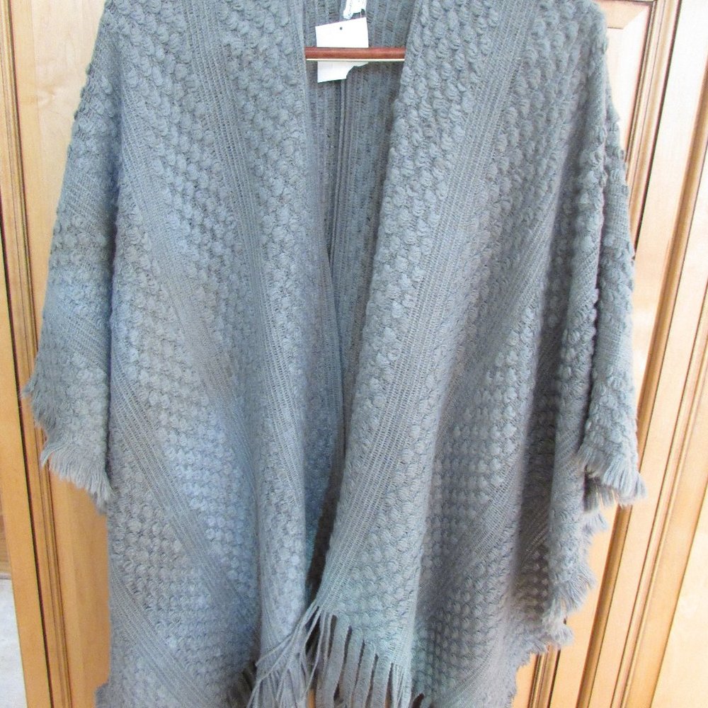 Croft & Barrow Women's Wrap Poncho Shawl One Size Grey Medium Weight Fringed New